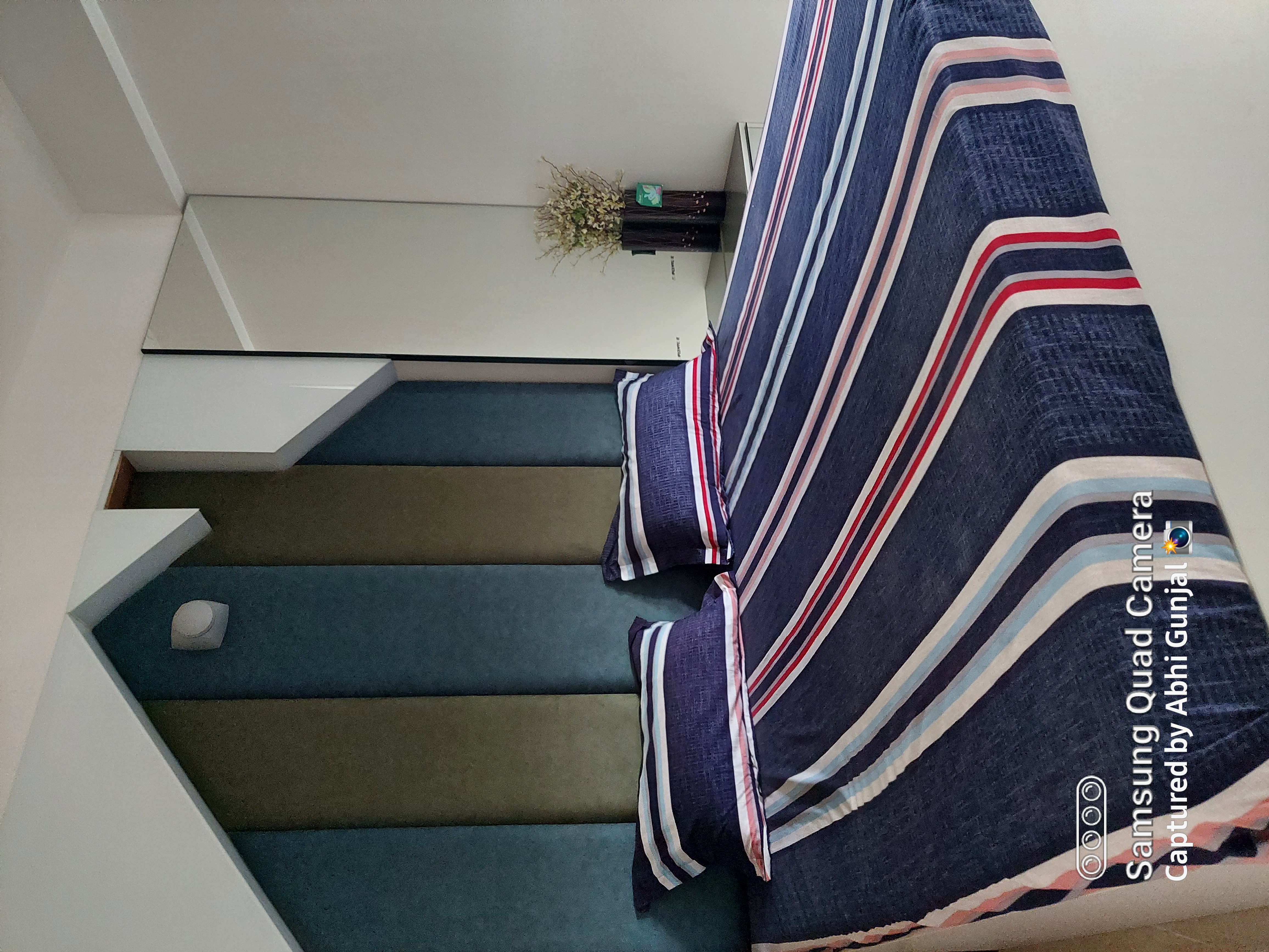 Hydraulic bed with storage